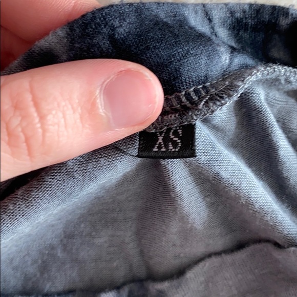 🌸3/$20 Tie dye crop top with knot - Picture 3 of 4